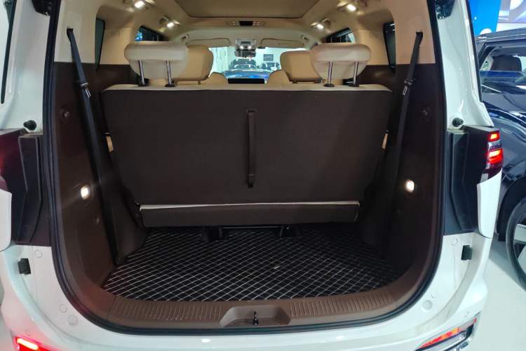 Used Bestune M9 2023 2.0T Prestige Edition
