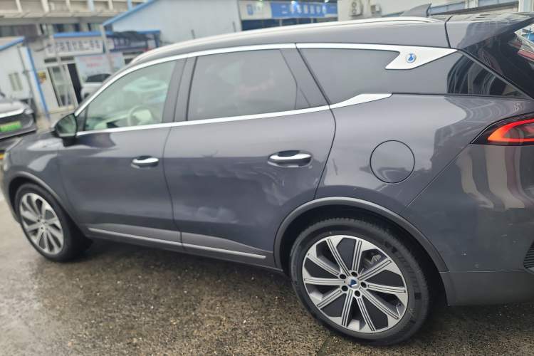 Used Denza N8 2023 Four-Wheel Drive Ultra-Hybrid Flagship Seven-Seater Version
