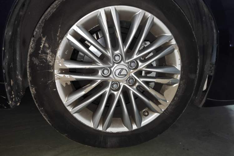 Used Lexus ES 2015 200 Elite Edition Right Front Wheel Hub