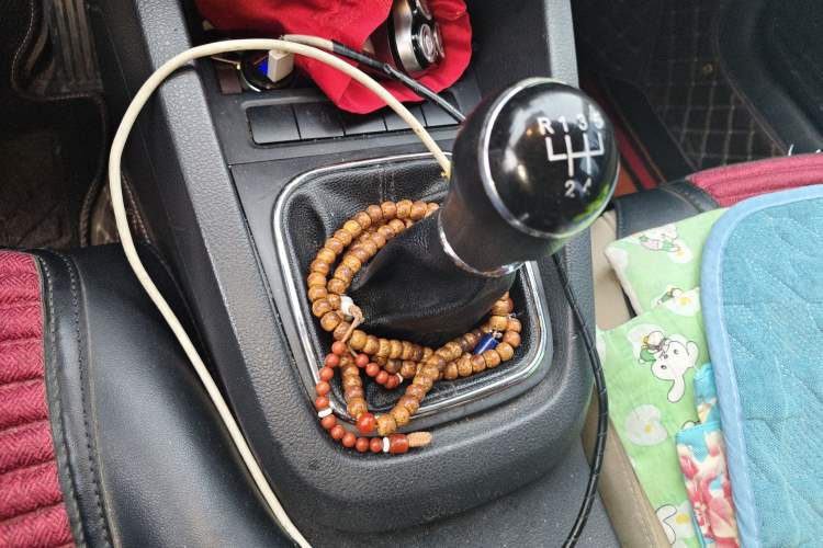 Used Volkswagen Sagitar 2014 1.6L Manual Comfort Model Gear Lever