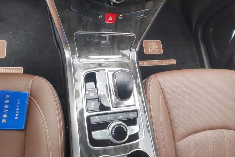 Used BYD Tang New Energy 2017 2.0T All-Wheel Drive Hyatt Model Gear Lever