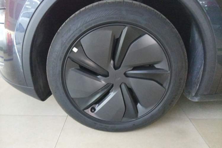 Used Tesla Model Y 2025 Rear-Wheel-Drive Version