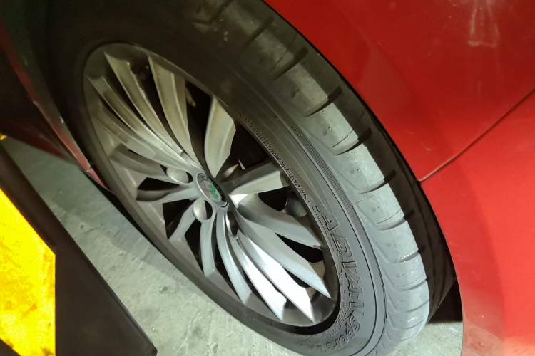 Used Alfa Romeo Giulia 2017 2.0T 200HP Elite Edition Right Front Wheel Hub