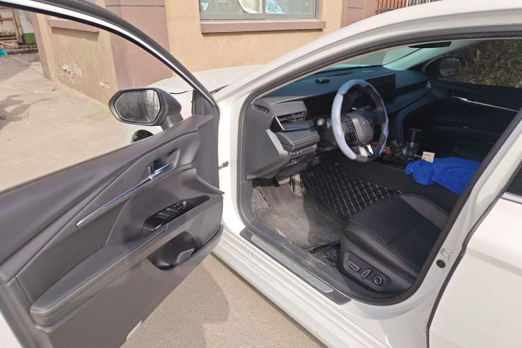 Used Toyota Camry 2024 Dual-Motor 2.0 HGVP Luxury Edition Driver Seat