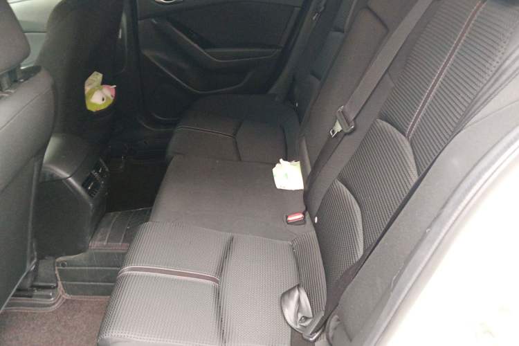 Used Mazda 3 Axela 2019 Cloud-Controlled Edition Hatchback 1.5L Automatic Luxury Model China VI Standard Left Rear Seat