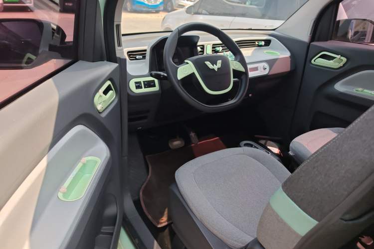 Used Wuling Hongguang MINIEV 2022 Macaron Premium Model – Lithium Iron Phosphate Driver Seat