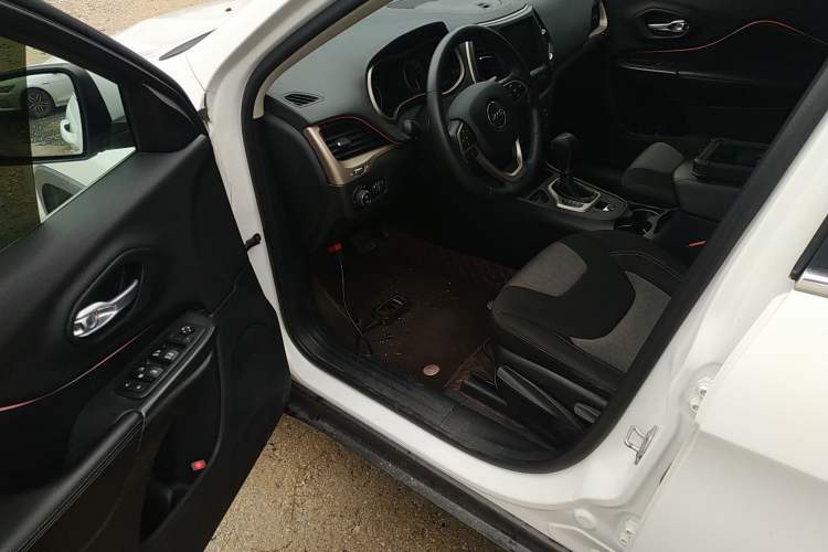 Used Jeep Cherokee 2016 2.0L Smart Version