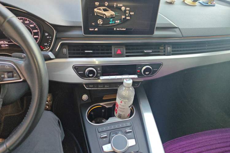 Used Audi A4L 2018 30th Anniversary Edition 40 TFSI Fashion Model Audio And AC Panel