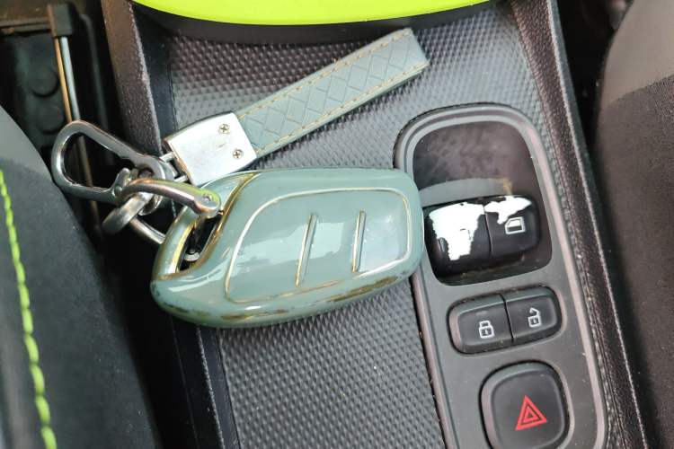 Used Roewe Clever 2021 302 km New Four-Seater Super-Efficient Version Vehicle Key