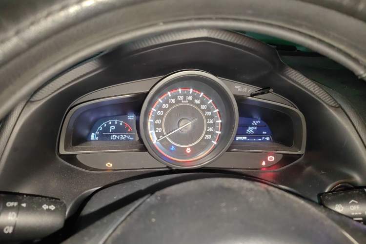 Used Mazda 3 Axela 2014 Hatchback 1.5L Automatic Luxury Model