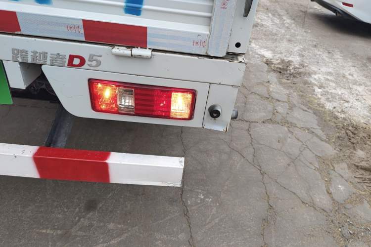 Used CHANGAN KUAYUE Zhe D5 2021 1.6L Standard Edition Double-Cab Flatbed with Dual Rear Wheels 3050mm Cargo Bed DAM16KL
