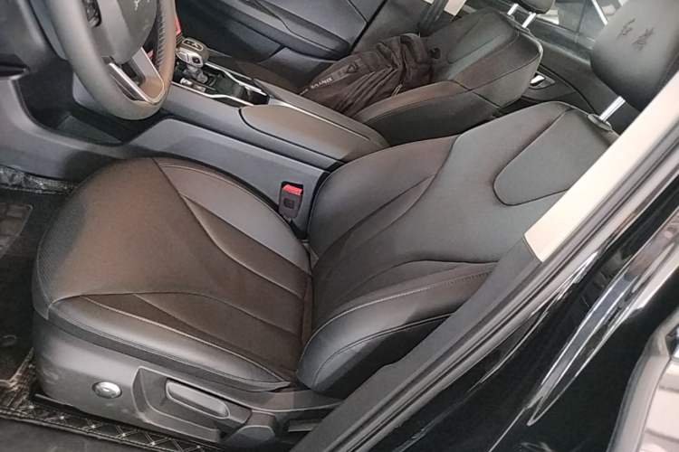 Used Hongqi E-QM5 2022 431 km Charge & Enjoy Edition