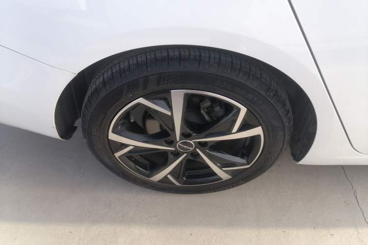 Used Roewe i5 2023 1.5L CVT Luxury Edition Right Rear Wheel Hub