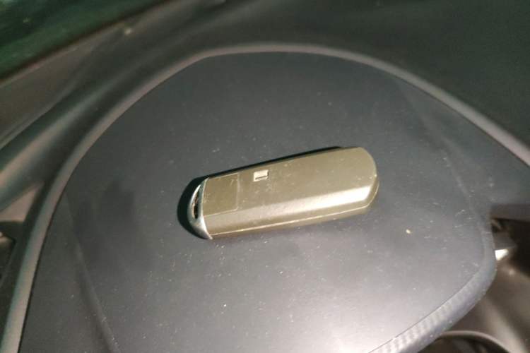 Used Mazda 3 Axela 2016 Sedan 1.5L Automatic Luxury Model
