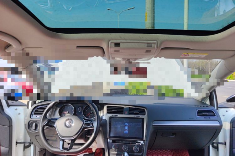 Used Volkswagen Golf 2017 1.6L Automatic Comfort Million-Vehicle Anniversary Edition
