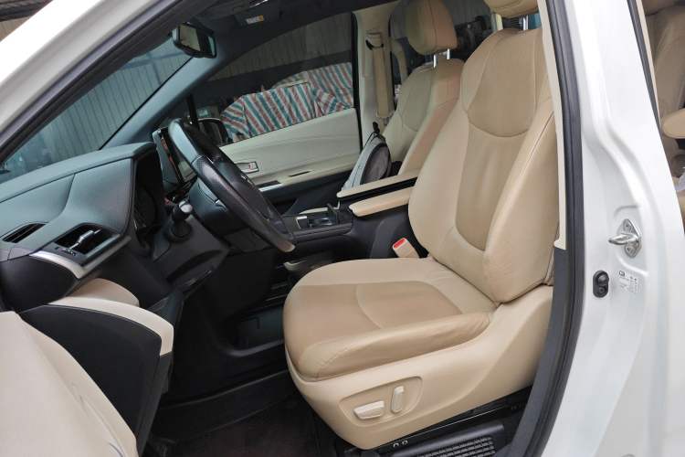 Used Toyota Sienna 2021 2.5L Hybrid Luxury Edition
