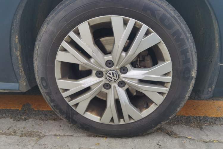 Used Volkswagen C-TREK 2017 230TSI DSG Comfort Version Right Front Wheel Hub