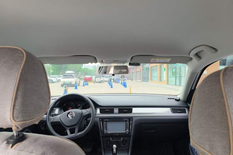 Used Volkswagen Bora 2016 1.6L Automatic Fashion Model Headliner