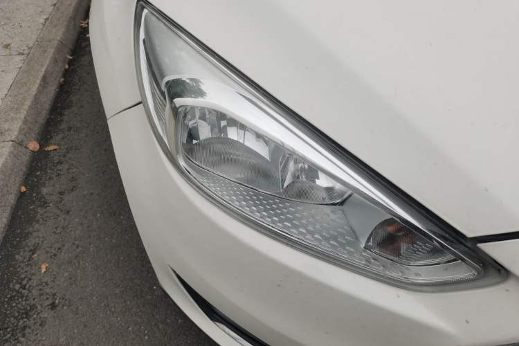 Used Ford Focus 2015 Sedan 1.6L Automatic Trend Model Right Front Headlight