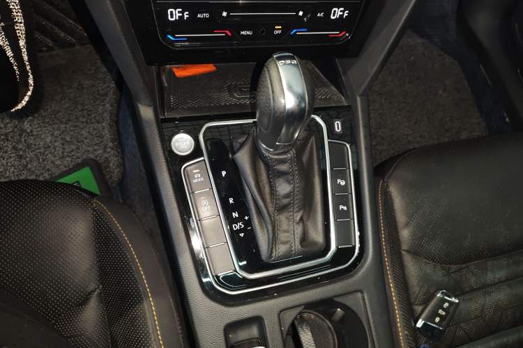 Used Volkswagen FAW-Volkswagen CC 2021 330TSI Launch Edition Gear Lever