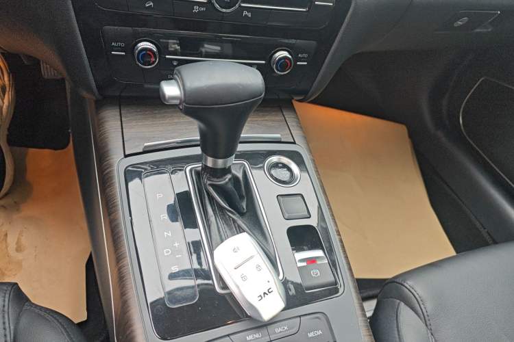 Used JAC Group Refine A60 2017 1.5 TGDI Automatic Luxury Model Gear Lever