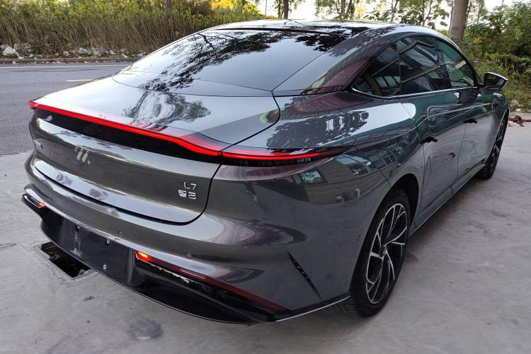 Used IM L7 2022 Dynamic Model Rear Right 45 Deg