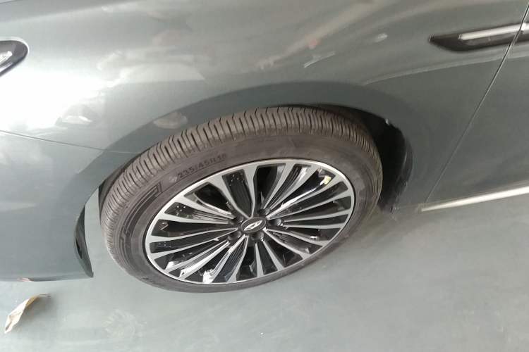 Used Chery Fengyun A8L 2025 1.5 TGDI 145 km Luxury Version Left Front Wheel Hub