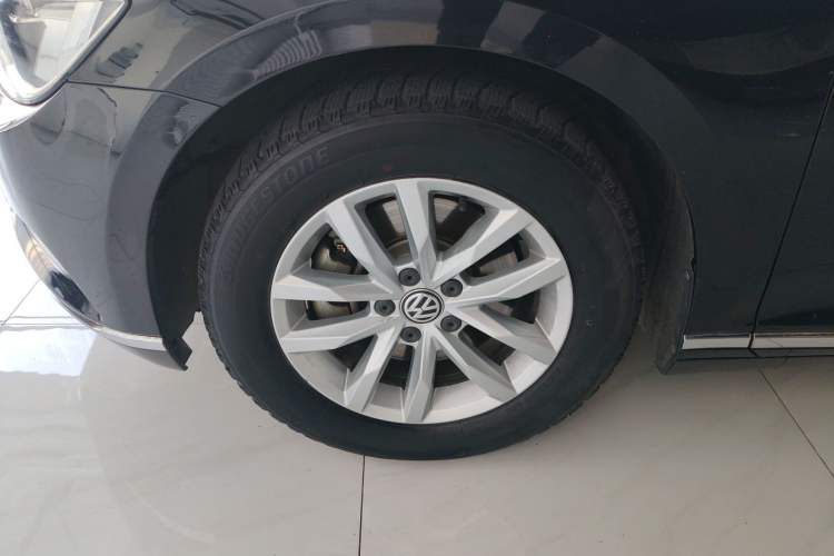 Used Volkswagen Magotan 2017 330TSI DSG Leading Model Exterior 4