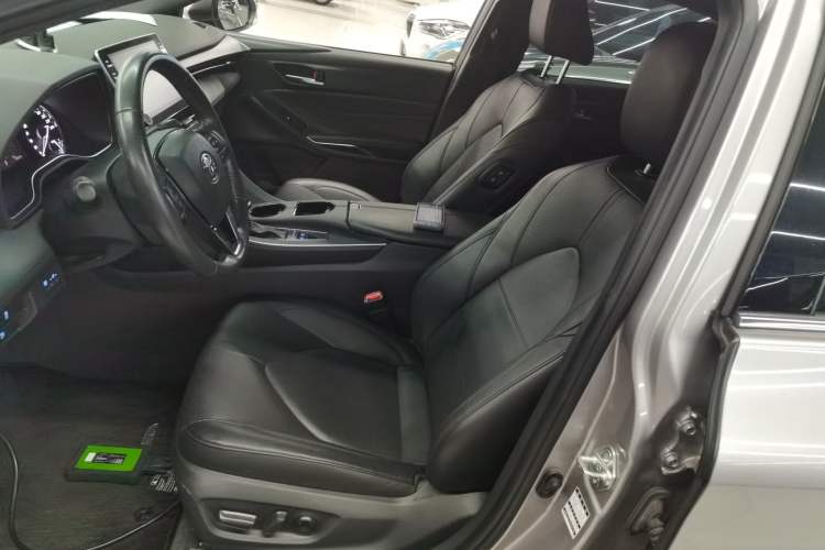 Used Toyota Avalon 2019 Dual-Engine 2.5L Luxury Edition China VI Standard