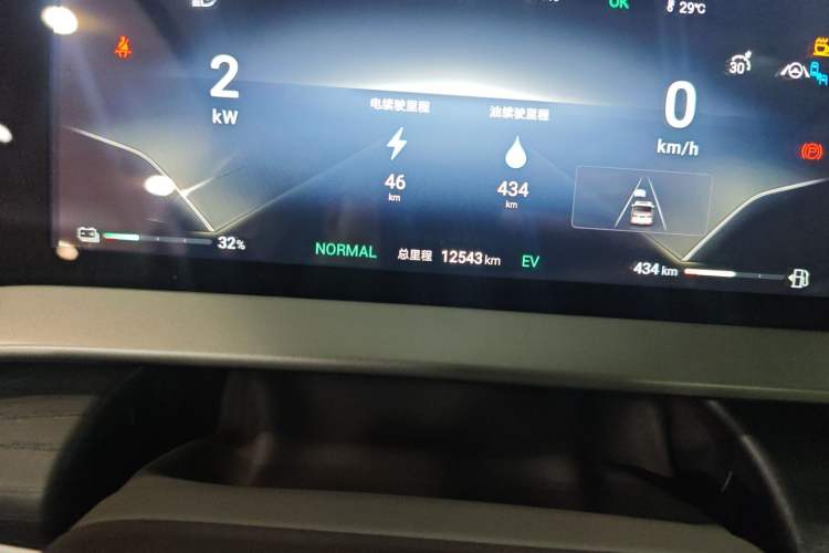 Used Denza D9 2024 DM-i 980 Four-Wheel Drive Flagship Model
