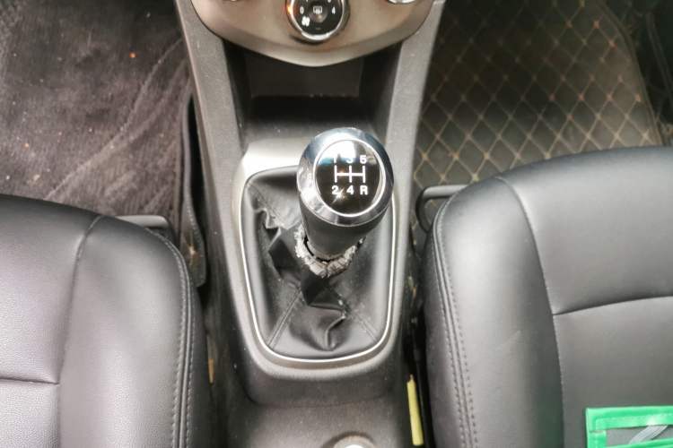 Used Chevrolet Aveo Sonic 2011 Sedan 1.4L MT SL
