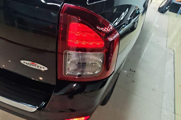 Used Jeep Compass 2013 2.4L four-wheel-drive sport version