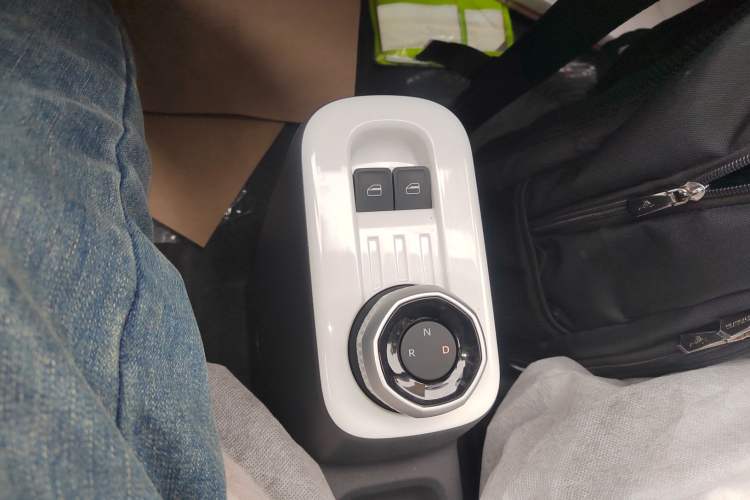 Used Geely Galaxy Panda 2025 210 km – Yuanqi Bear Gear Lever