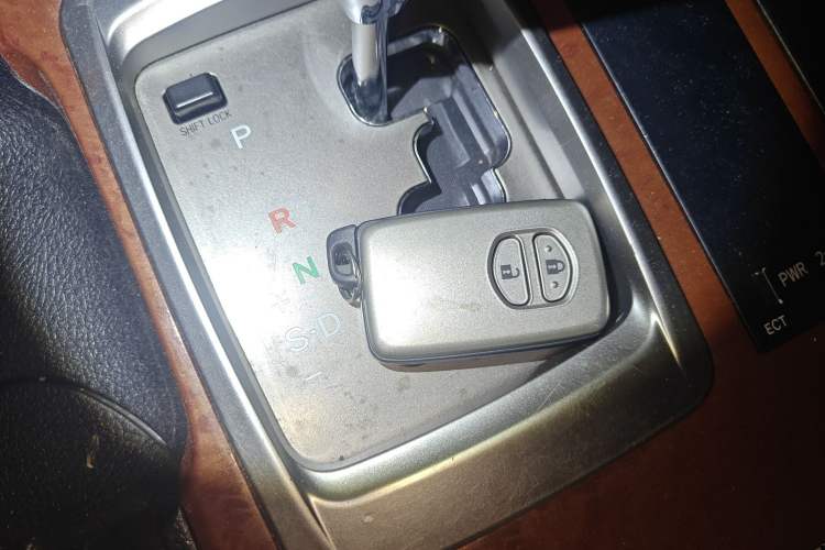 Used Toyota Land Cruiser 2015 4.0L V6 Middle East Low-Trim Version