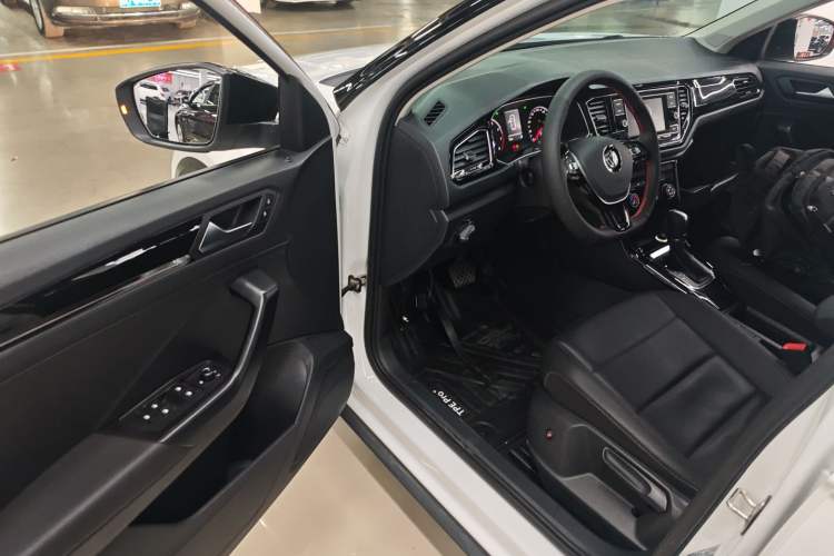 Used Volkswagen T-ROC 2018 280TSI DSG Two-Wheel-Drive Comfort Version China V Standard
