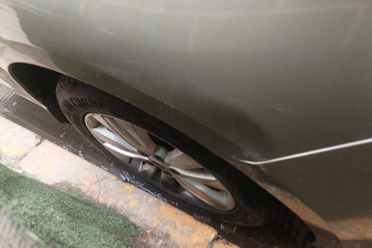 Used Roewe 360 2015 1.5L Manual Luxury Edition Right Front Wheel Hub