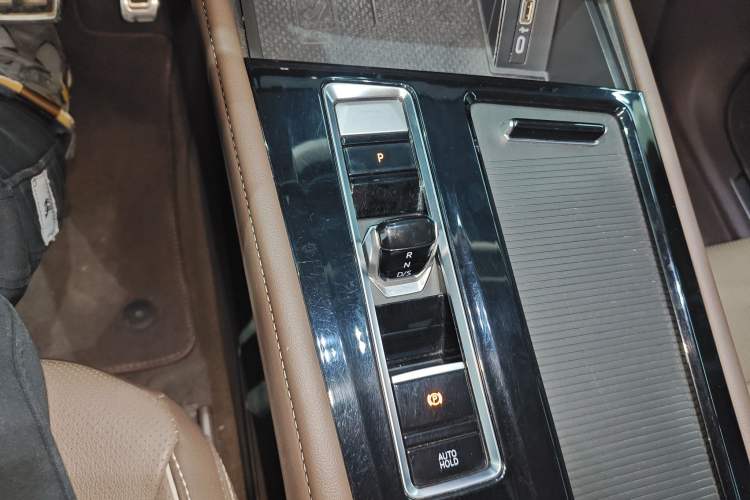 Used Volkswagen Viloran 2023 380TSI Prestige Edition Gear Lever