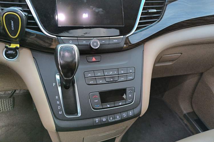 Used Buick GL8 2017 ES 28T Premium Version China V Standard Audio And AC Panel