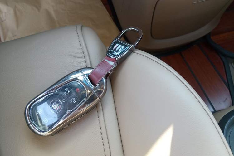 Used Buick GL8 2020 ES Land Cruiser 653T Luxury Edition Vehicle Key