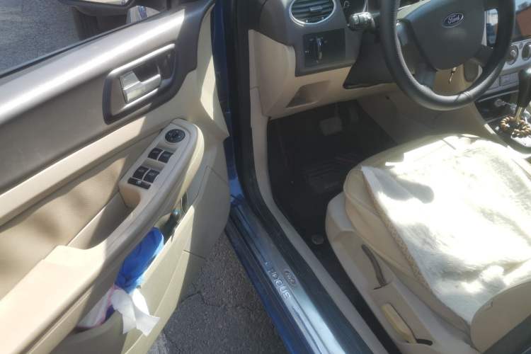 Used Ford Focus 2011 Sedan 1.8L Automatic Fashion Edition Driver Seat