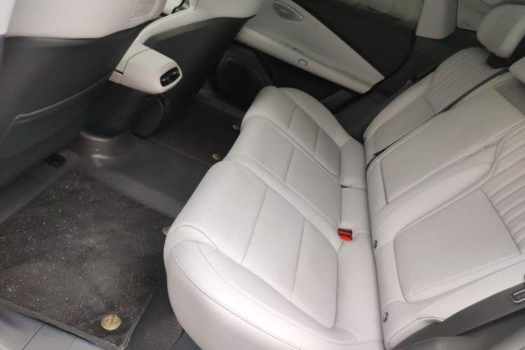 Used Lynk & Co Z10 2025 71 kWh 602 km Range Rear-Wheel Drive Pro
