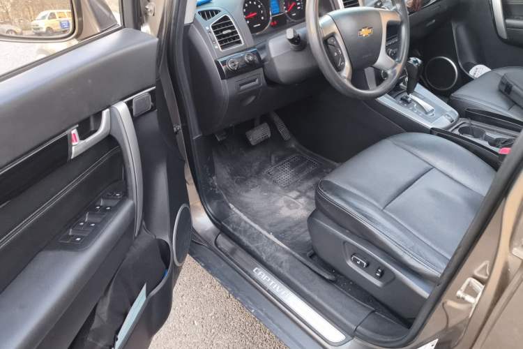 Used Chevrolet Captiva 2015 2.4L Two-Wheel Drive Urban Version 7 Seats Driver Seat