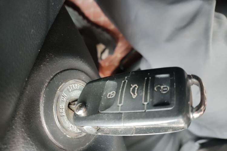 Used Kia Carens 2011 2.0L 7-Seater Automatic Standard Edition Vehicle Key