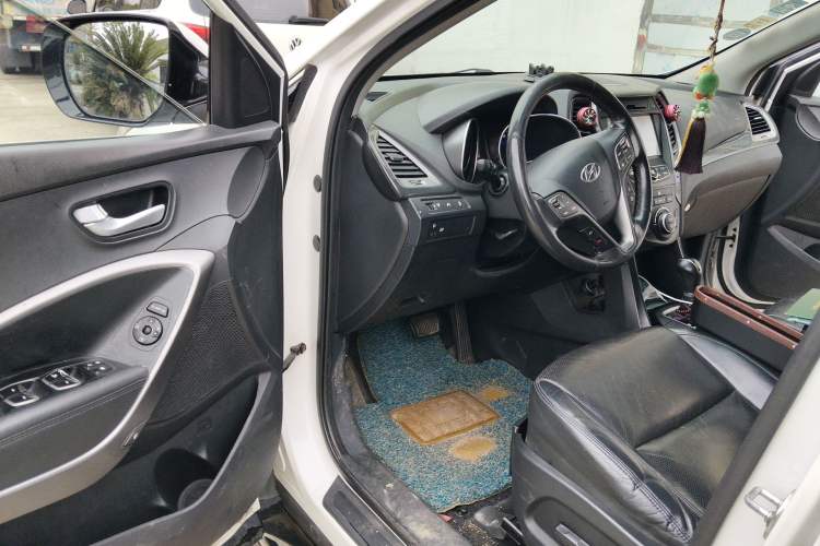 Used Hyundai Santa Fe 2015 2.0T Automatic Two-Wheel Drive Smart Version 5 Seats Driver Seat