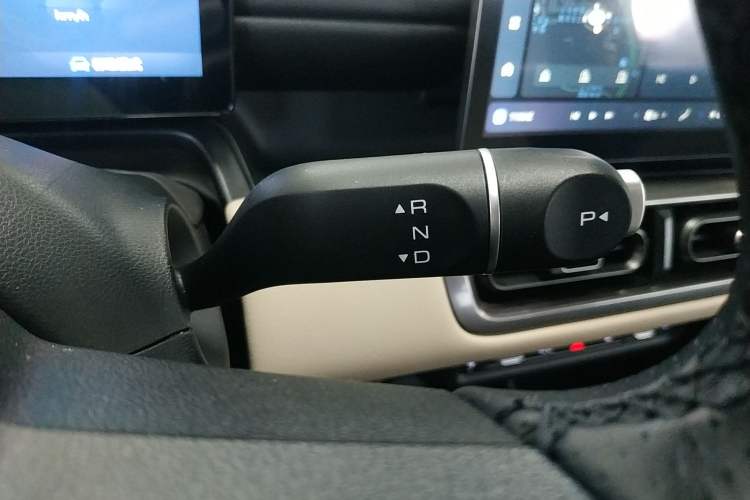 Used Wuling Bingo PLUS 2024 510 km Flagship Edition Four-Seater Version Gear Lever