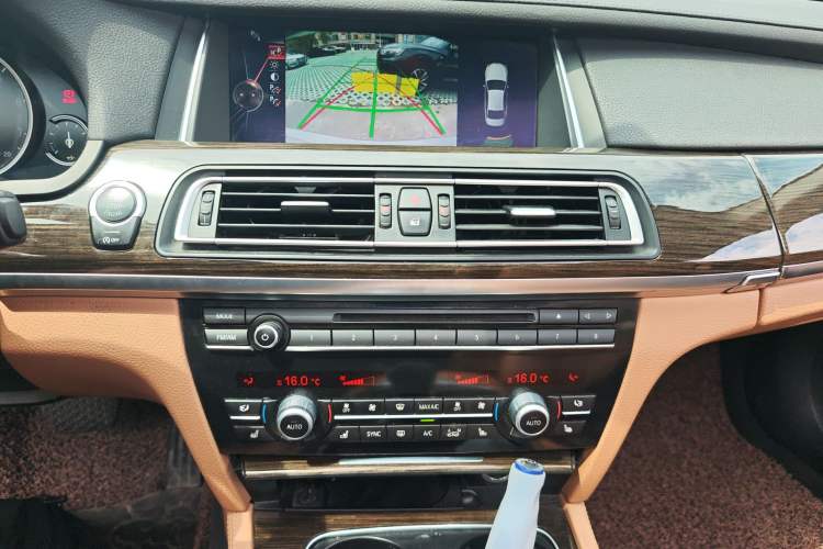 Used BMW 7 Series 2013 740Li Leading Model Audio And AC Panel