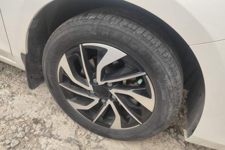 Used BAIC Beijing U5 PLUS 2021 1.5L CVT Luxury Edition Right Front Wheel Hub