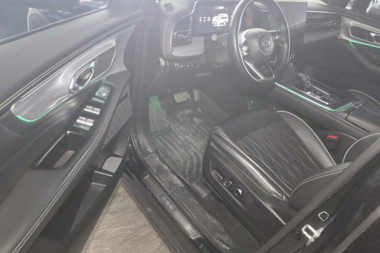 Used GAC Trumpchi GS8 2022 Linghang Series 2.0 TGDI Two-Wheel-Drive Luxury Smart Connectivity Version (7 Seats)