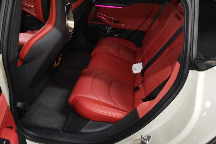 Used Xiaomi Auto SU7 2024 Four-Wheel Drive Ultra-Long Range Advanced Intelligent Driving Max Edition