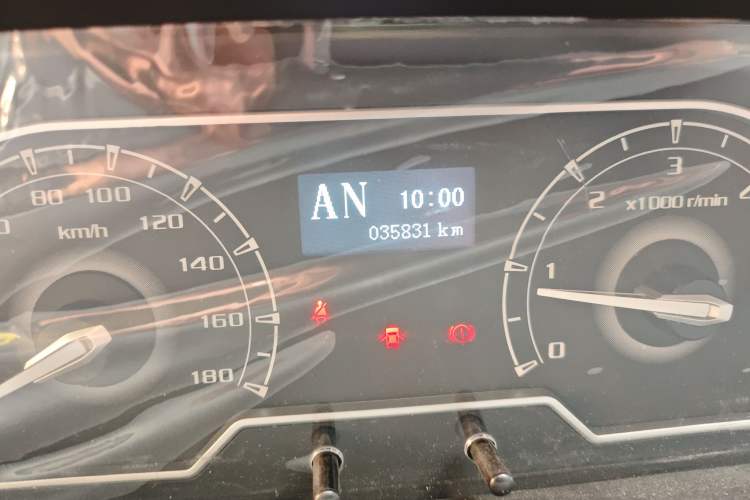 Used SAIC MAXUS Xintu V80 2023 2.0T AMT Classic Aoyuntong Short Wheelbase Ultra-Low Roof 5/6-Seater